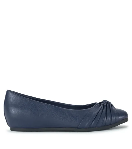 Baretraps Chainey Casual Flat