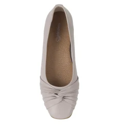 Baretraps Chainey Casual Flat