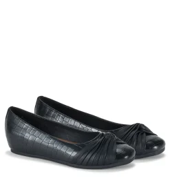 Baretraps Chainey Casual Flat