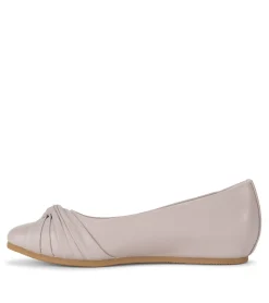 Baretraps Chainey Casual Flat
