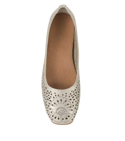 Baretraps Chika Casual Flat