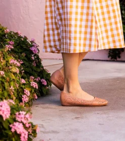 Baretraps Chika Casual Flat