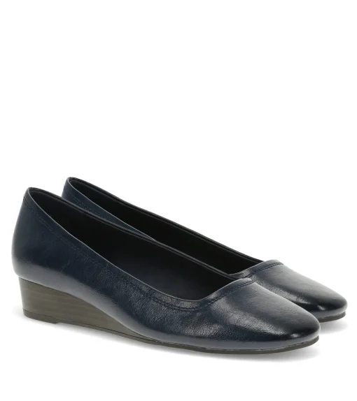 Baretraps Covette Wedge Slip On