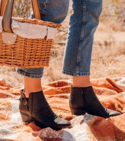 Baretraps Linnea Block Heel Bootie