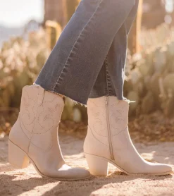 Baretraps Yenni Western Boot